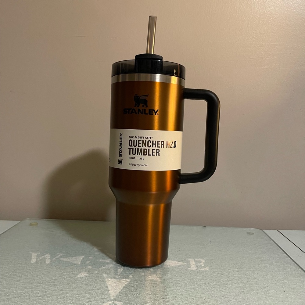 Stanley Flowstate Quencher H2.0 Tumbler 40 oz. Maple Glow